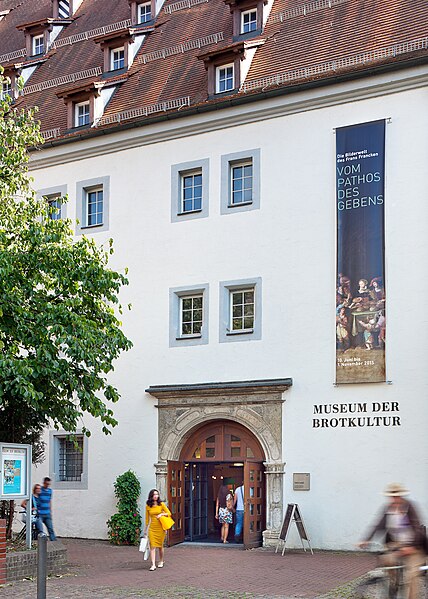 File:MBK15 Museum aussen Foto Bernhard Friese.jpg