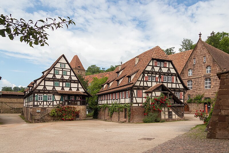 File:Maulbronn-Klosterhof 29,28,25-2019-06-16.jpg