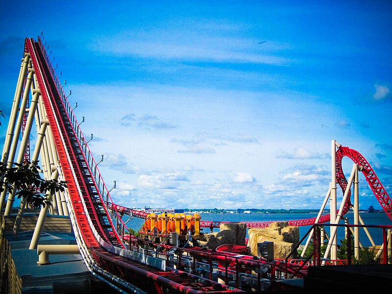 File:Maverick lifthill Cedar Point.jpg