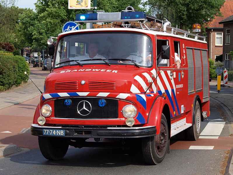 File:Mercedes 1113 Brandweer Gooi en Vechtstreek Bussem, Bridgehead 2011 pic2.JPG