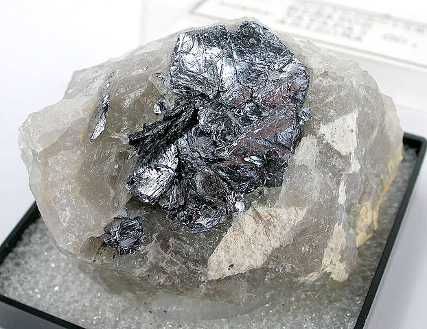 Molybdenite: Mineral information, data and localities.