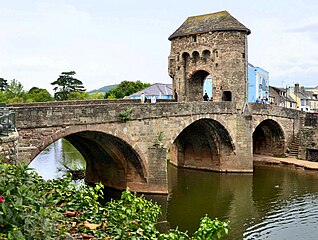 Monnow’n keskiaikainen silta Monmouthin kaupungissa