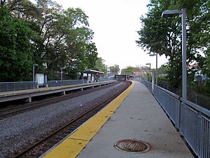 Morton Street-platforms.JPG