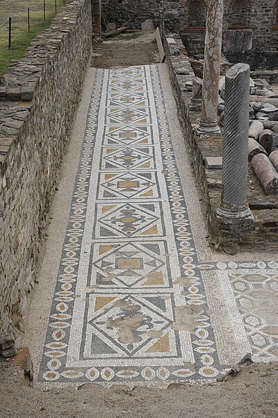 File:Mosaic Walkway (44229629665).jpg