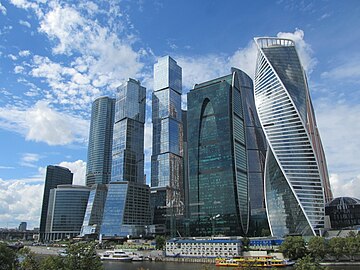 Вид на Москва-Сити со смотровой площадки моста «Багратион»
