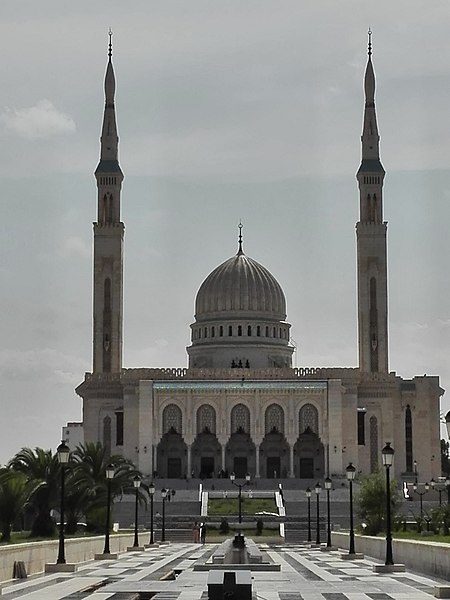File:Mosquée Emir Abdelkader.jpg