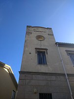 La torre dell'ex palazzo civico di Pirri in via Riva Villasanta. Si riconosce la scritta Municipio risalente al XX secolo quando l'abitato era un comune autonomo.