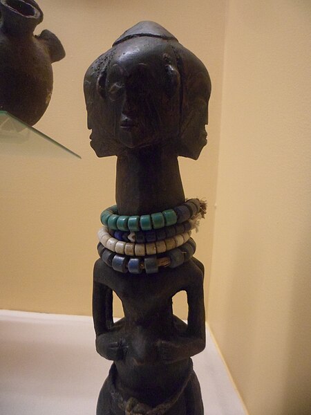 File:Musée royal d'Afrique centrale - Figurine à 4 visages, luluwa.JPG