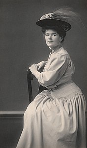 Lucia Chamberlain, by Zaida Ben-Yusuf (restored by Adam Cuerden)