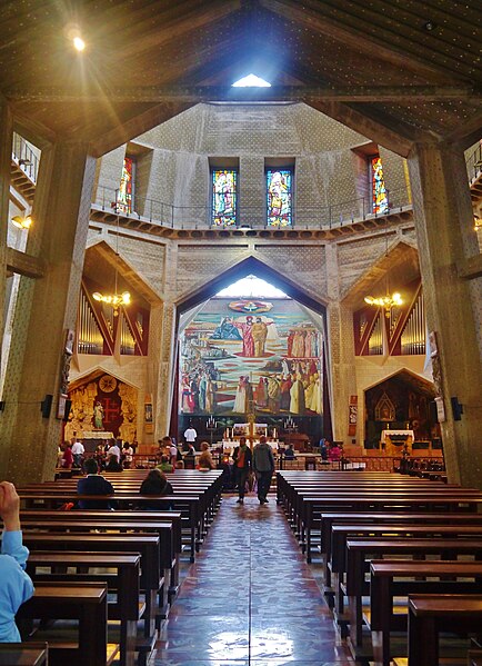 File:Nazareth Verkündigungskirche Innen Oberkirche 05.JPG