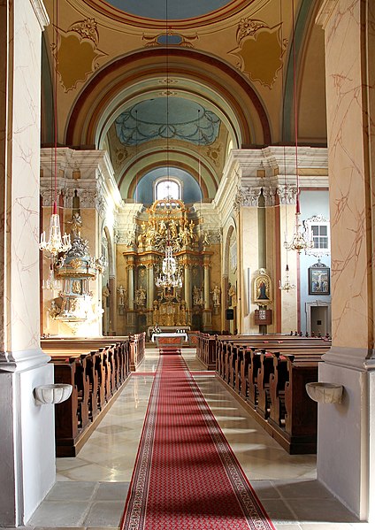 File:Niederhollabrunn - Kirche, innen.JPG