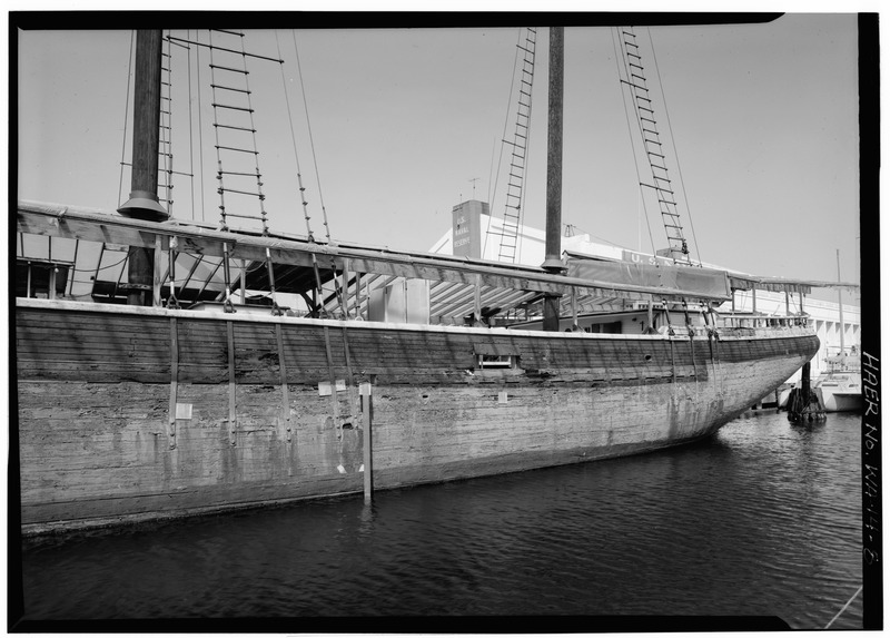 File:Oblique view of port side of hull, from mainmast aft - Schooner WAWONA, 1018 Valley Street, Seattle, King County, WA HAER WASH,17-SEAT,10-8.tif