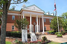 The old Forsyth County Courthouse, pictured 2015 Old Forsyth County Courthouse - panoramio.jpg