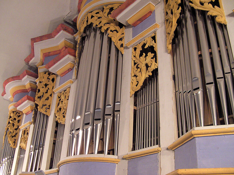 File:Orgel in der Marienkirche Zwätzen.jpg