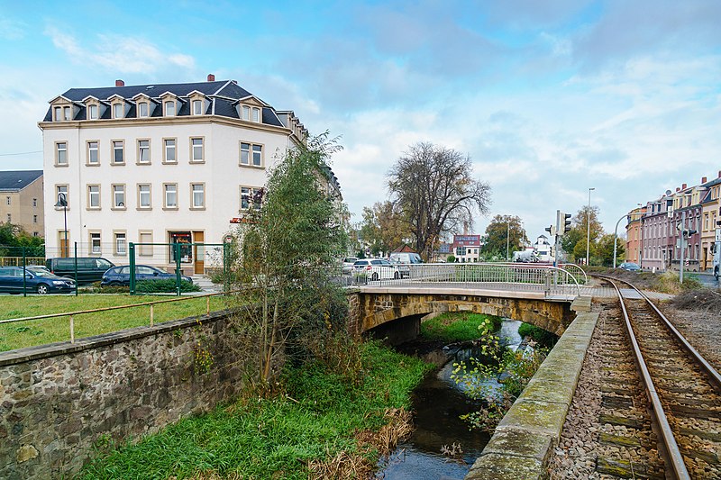 File:Oschatz Dresdner Strasse Stuetzmauer.jpg