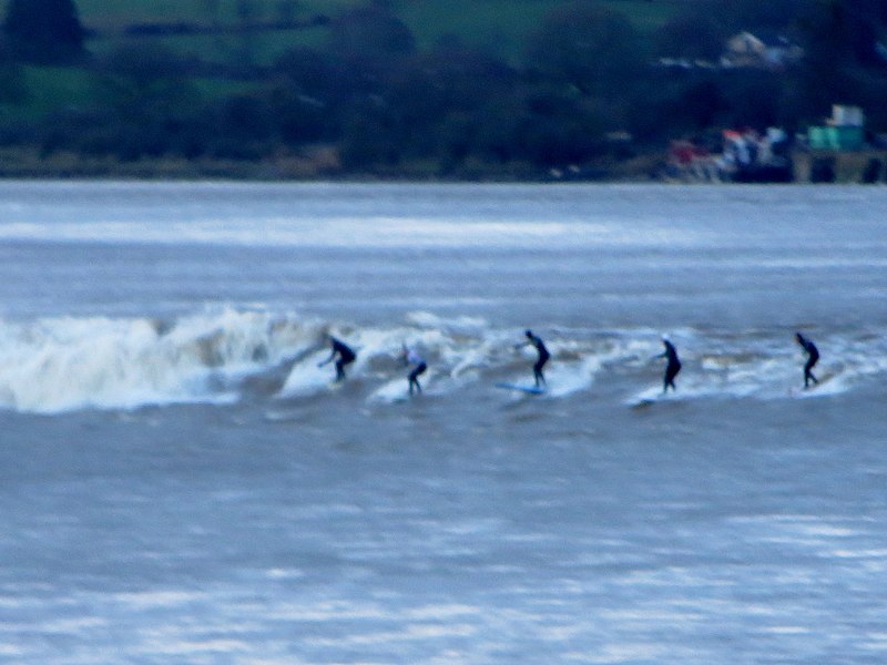 File:Out of focus surfers on the bore at Newnham - 1st Feb 2014 - panoramio.jpg