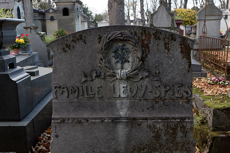 File:Père-Lachaise - Division 86 - Levy-Spies 02.jpg