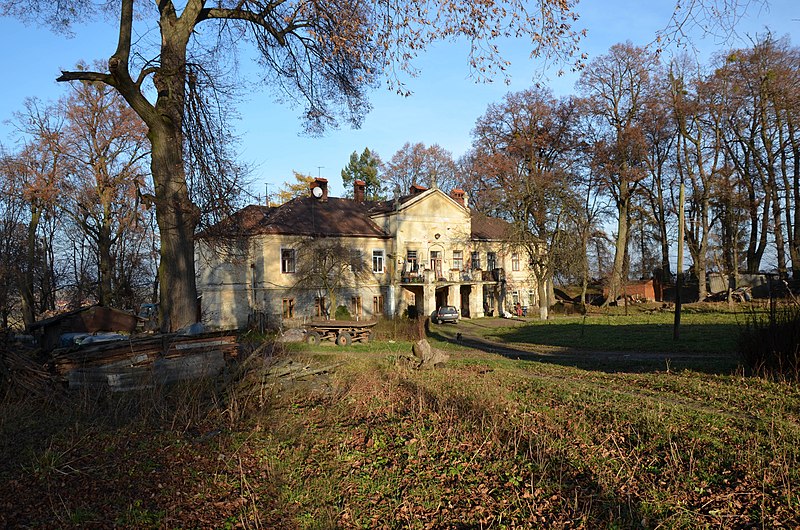 File:Palace in Hriada (01).jpg