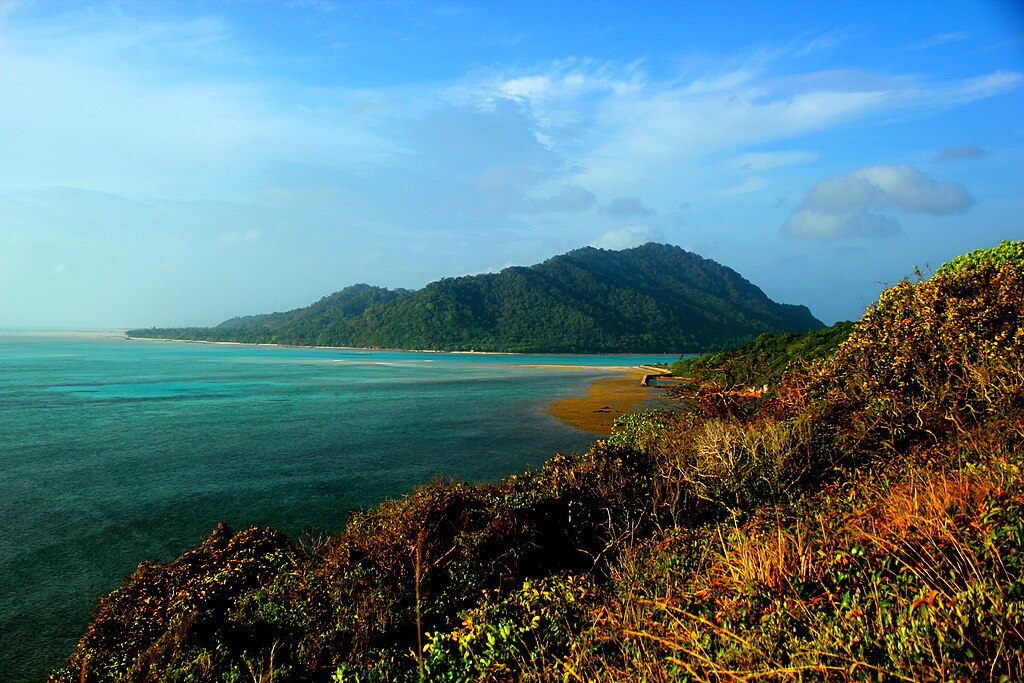 File Panorama Pulau Laut  yang dilihat dari Pulau  Sekatung 