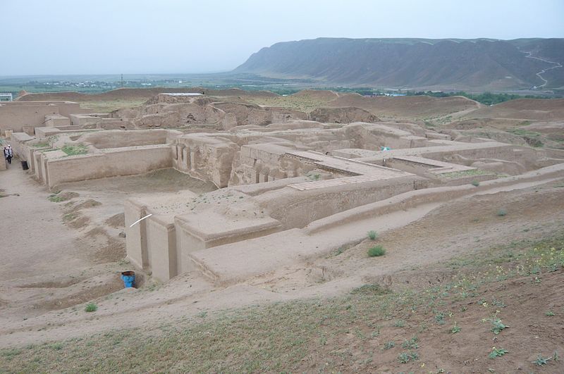 File:Parthian Fortresses of Nisa-130389.jpg