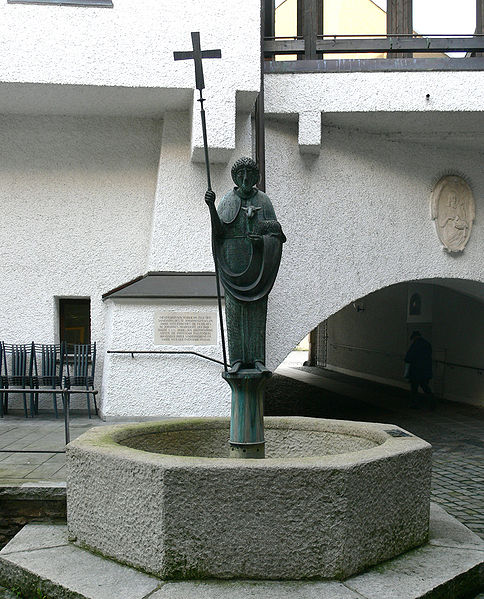 File:Passau Brunnen im Spital.jpg