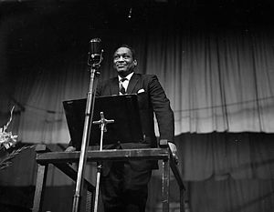 Paul Robeson yn Eisteddfod Genedlaethol Cymru, Glynebwy, 1958.jpg