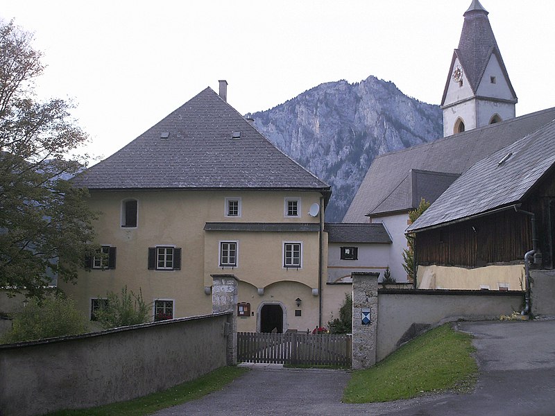 File:Pfarrhof Tragöß BM.JPG