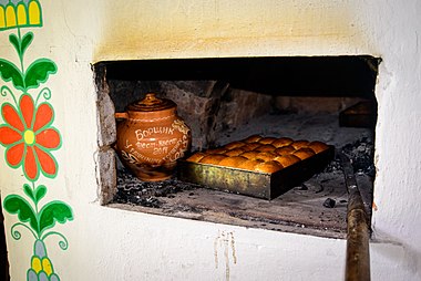 Пеку пирожки. Пироги в русской печке. Русская печь с пирогами. Пироги из русской печки. Пирожки в русской печке.