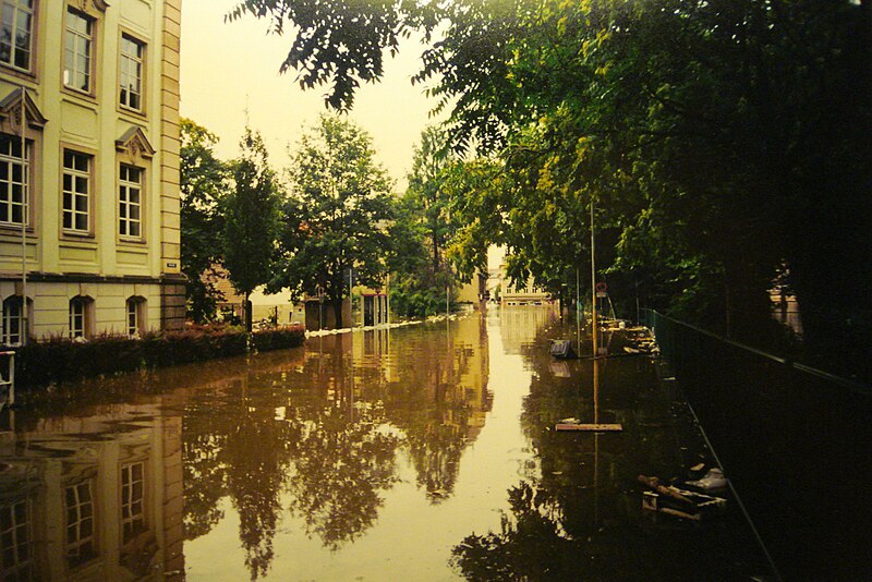 File:Pirna 2002 August Flood8.jpg