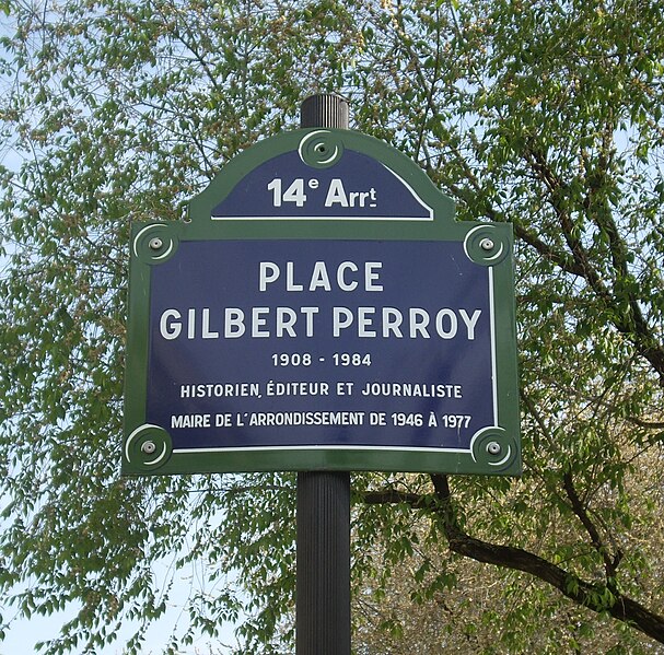 File:Place Gilbert-Perroy, Paris 14.jpg