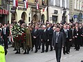 P.o. prezydenta Marszałek Sejmu Bronisław Komorowski i premier Donald Tusk na czele delegacji rządowej