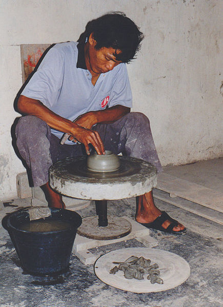 File:Potter turns a pot Indonesia.jpg