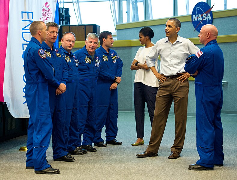 File:President Barack Obama Visit to Kennedy Space Center (201104290024HQ) DVIDS724388.jpg