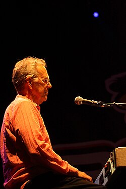 Manzarek vuonna 2010