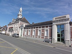 Ribemont (Aisne) hotel de ville et justice de paix.JPG