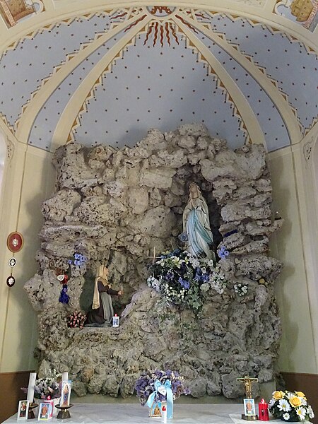 File:Roana, chiesa della Madonna di Lourdes - Grotta di Lourdes.jpg