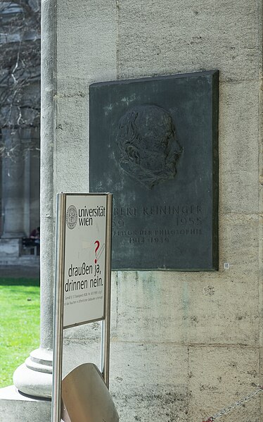 File:Robert Reininger (1869-1955), philosopher, Nr. 116, basrelief (bronze) in the Arkadenhof of the University of Vienna-2857-HDR.jpg