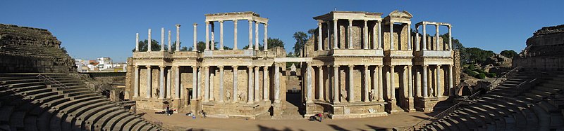 File:Roman Theatre Merida 2.jpg