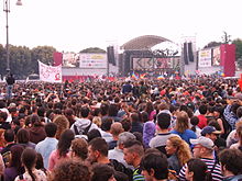 Traditional 1 May Concert in St. John Lateran square, Rome Rome concert 1-5-2007 crowd 2.jpg