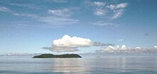 The islands of Run and Nailika, seen from the east in 2006 Run and Nailaka (Banda Islands).jpg