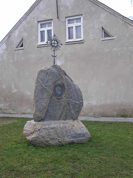 File:Salantų Lietuvos tūkstantmečio paminklas 2010.JPG