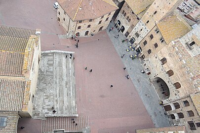 Piazza del Duomo a San Gimignano dalla Torre Grossa,