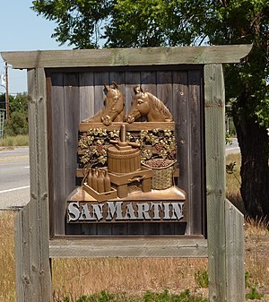 Znak powitalny w Kalifornii w San Martin (przycięty) .jpg