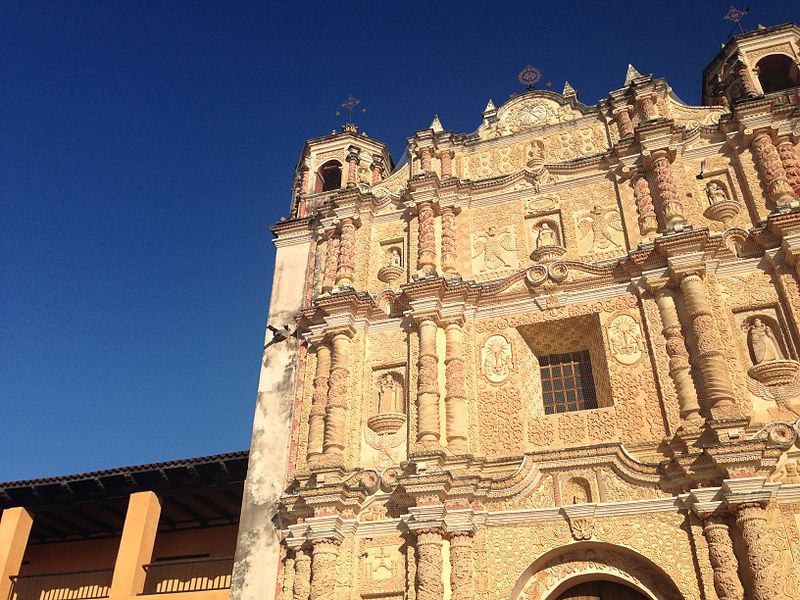 File:Santo Domingo, San Cristóbal de las Casas.jpg