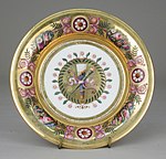 英國政府贈送給美國政府的瓷器盤子，可用於早餐或英式下午茶，現藏於紐約大都會藝術博物館