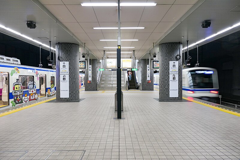 File:Semboku Izumi-Chuo-STA Platform1-2.jpg