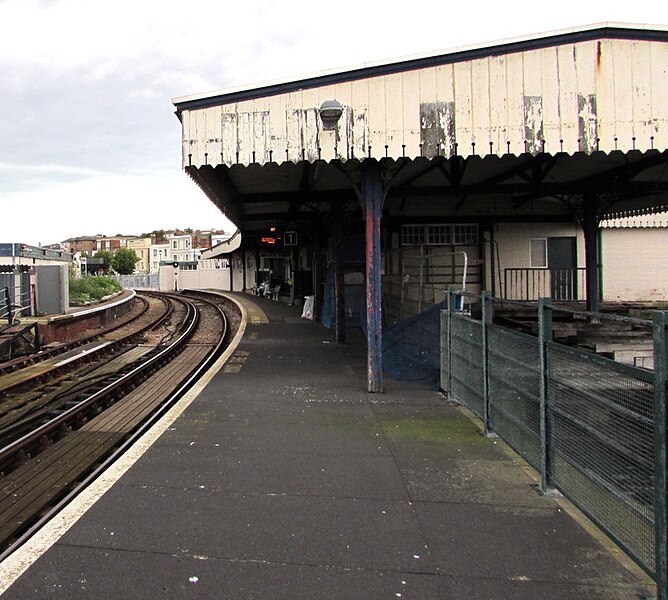 File:Shabby exterior, Ryde Esplanade railway station - geograph.org.uk - 4661904.jpg