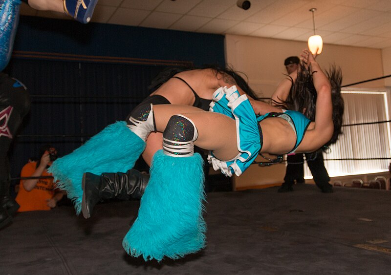 File:Shelly martinez Chokehold STO.jpg