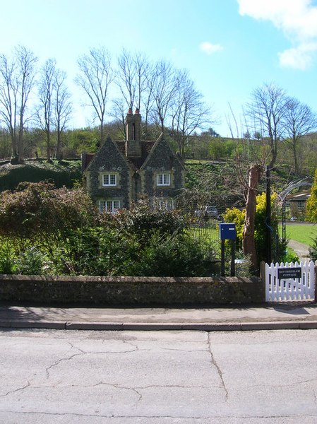 File:Southerham Cottage - geograph.org.uk - 761861.jpg