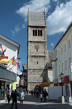 St. Hippolyte's Church in Zell am See (1).JPG